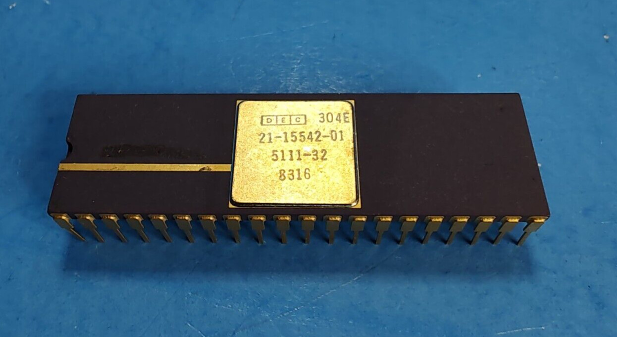 Vintage Digital DEC PDP-11 F-11 MMU Ceramic C-DIP40 IC Chip 21-15542-01 304E