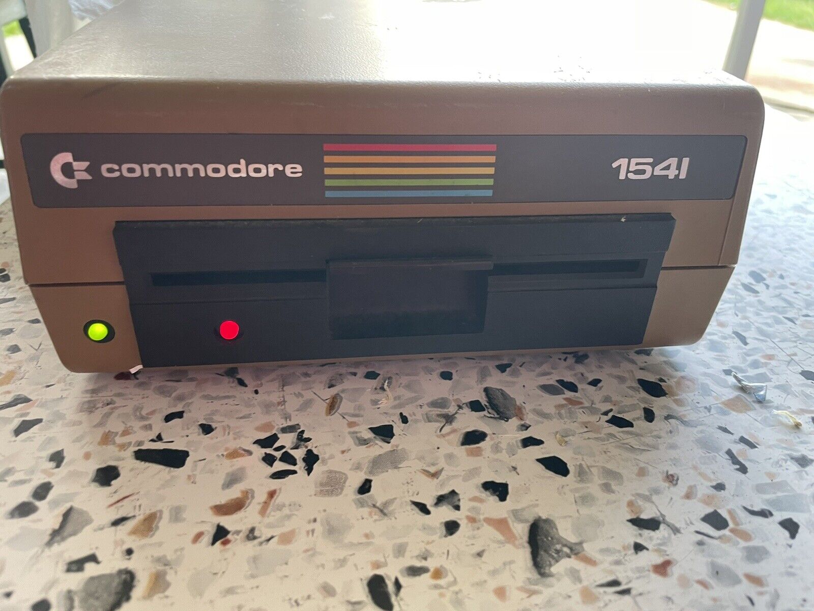 Commodore 64 1541 Floppy Disk Drive Powers On cord included