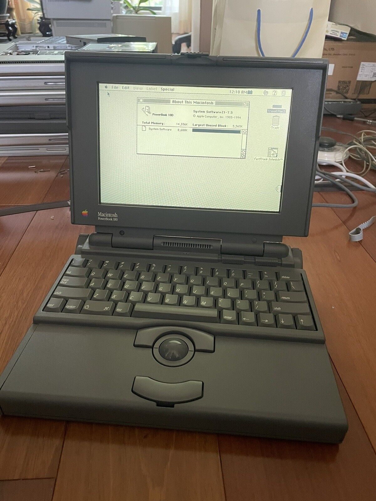 Vintage Apple PowerBook 180 (14mb RAM/80mb HD) - READ