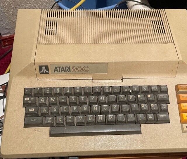Atari 800 computer system, tested and working