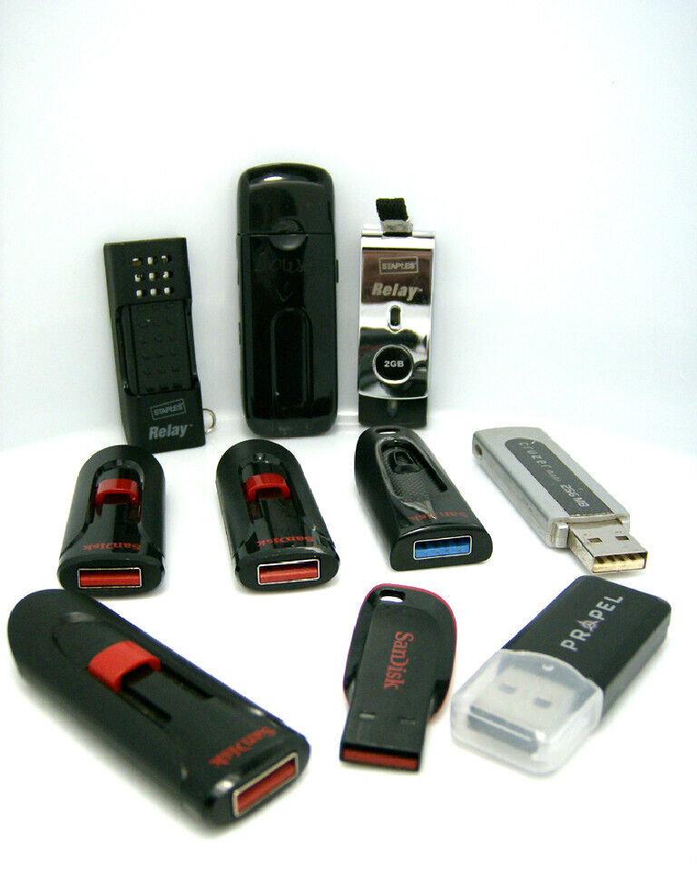 LOT OF 10 Used Flash Drives & Devices from Storage Unit Finds ”L@@k” - LAST LOT