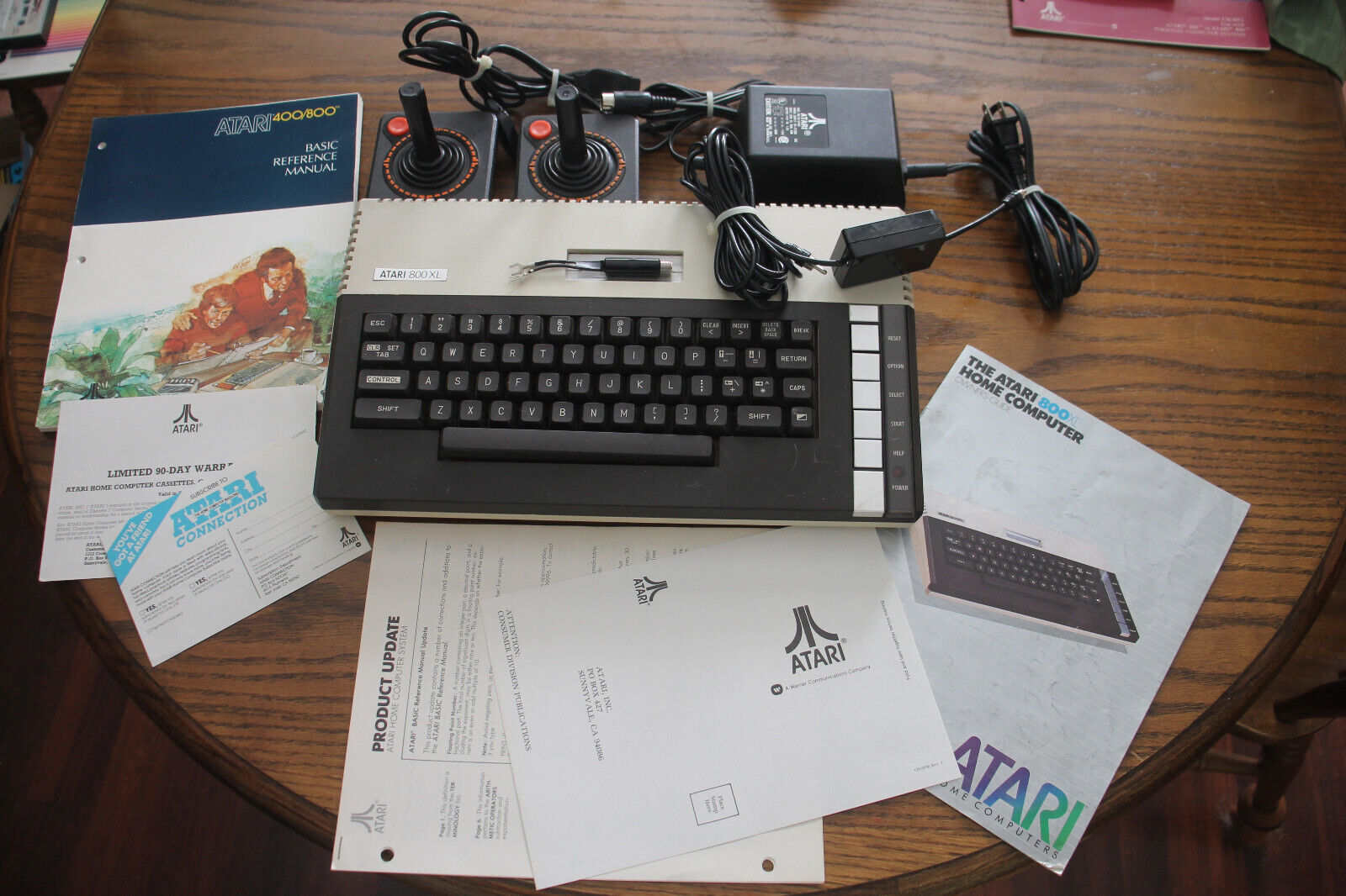 Atari 800XL computer WORKS, Atari joysticks, with manuals, paperwork included