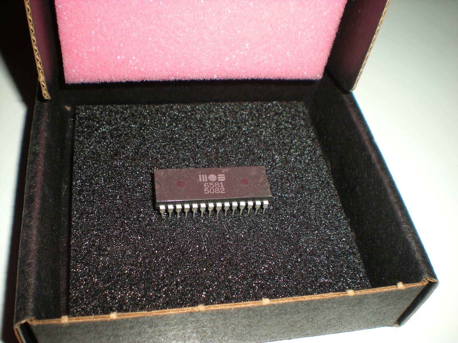 MOS 6581 sound chip for Commodore 64. Used pull. Tested ok previously. SID chip.