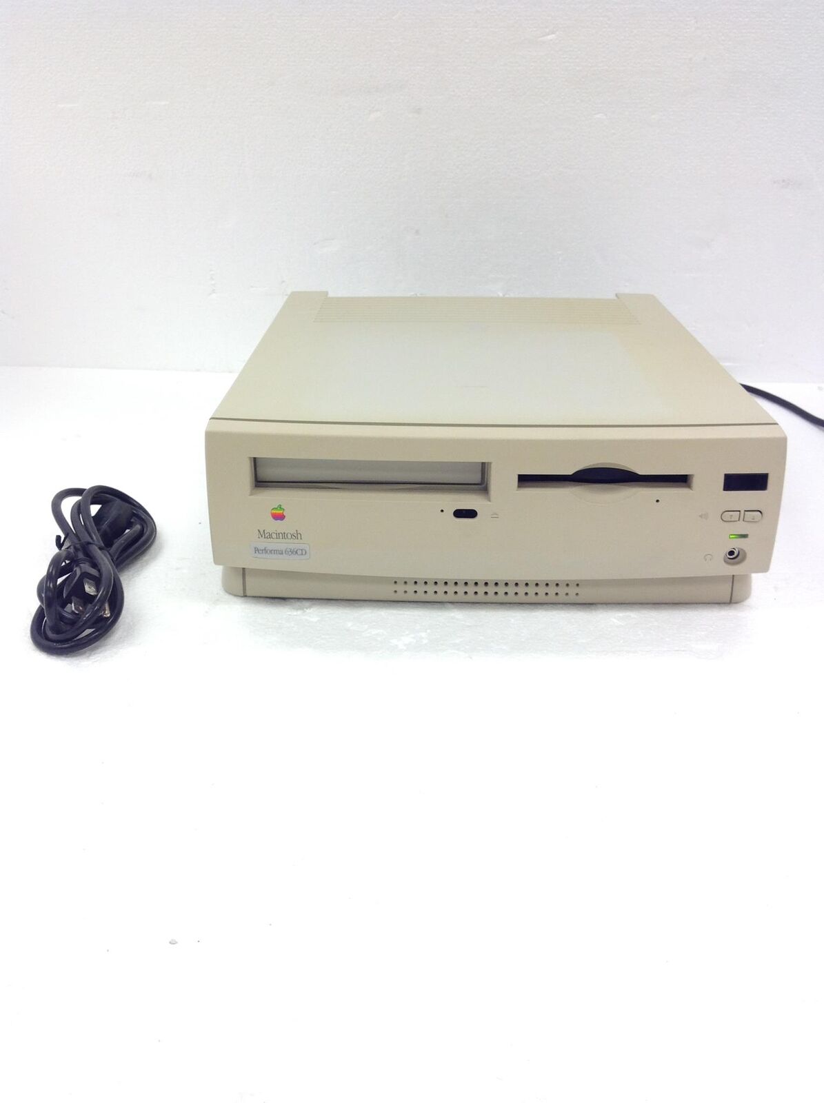 Vintage Apple Macintosh Performa 636CD M3076 Computer 