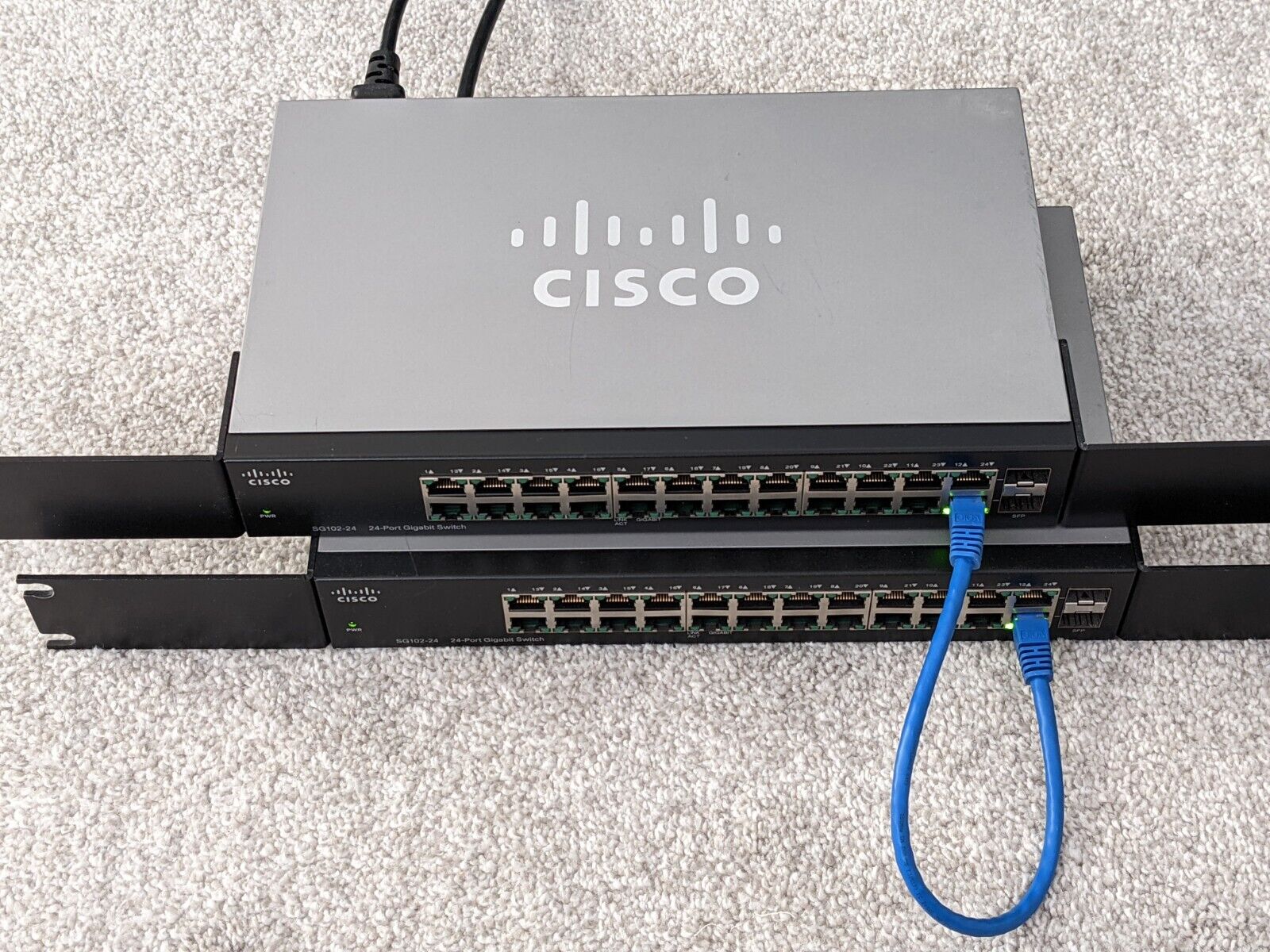 Cisco sg102-24 v2 Network Switch - Lot of 2