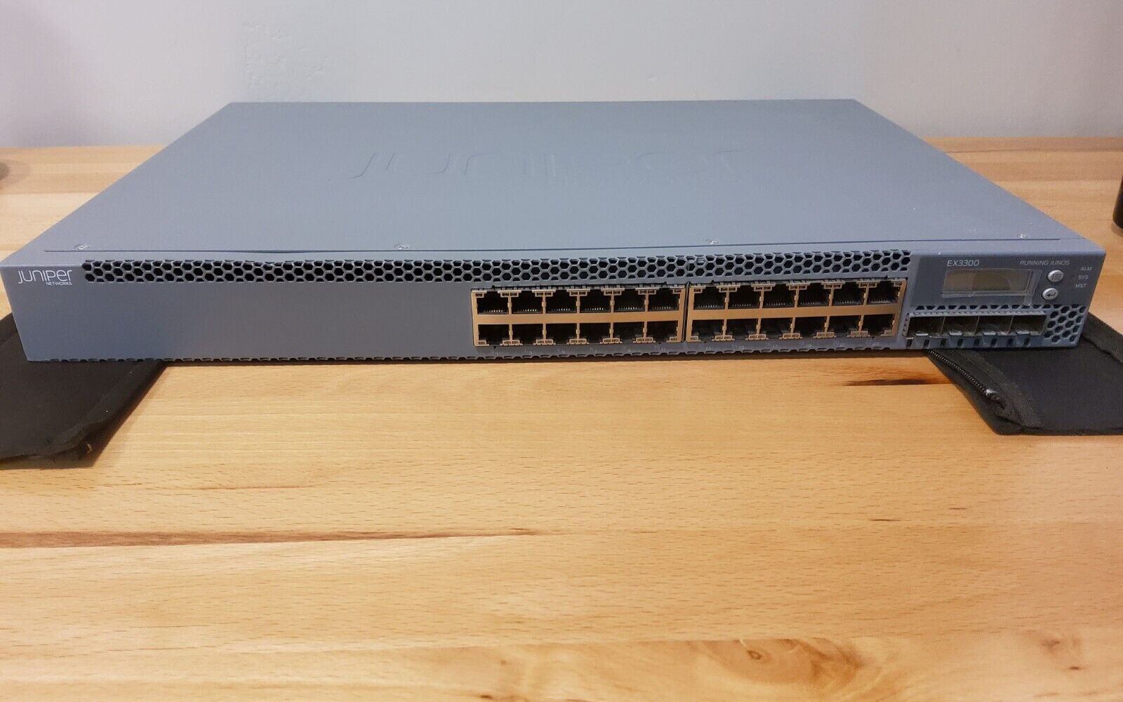 Juniper Networks EX Series EX3300-24t 24-Port Gigabit+ 4x SFP+ 10gbps Switch