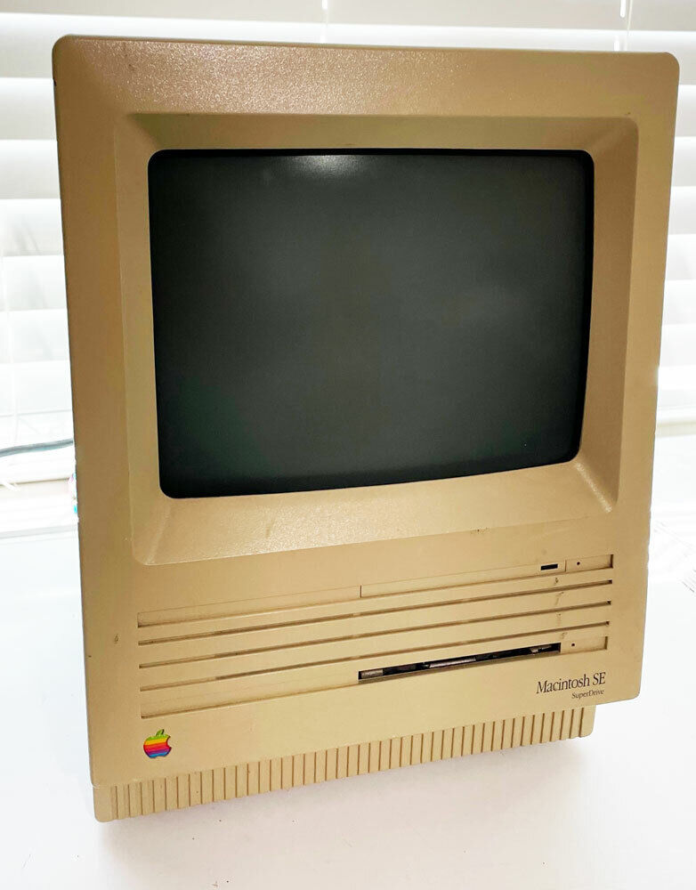 Vintage Macintosh SE SuperDrive M5011 Apple Mac Computer Untested, Powers On