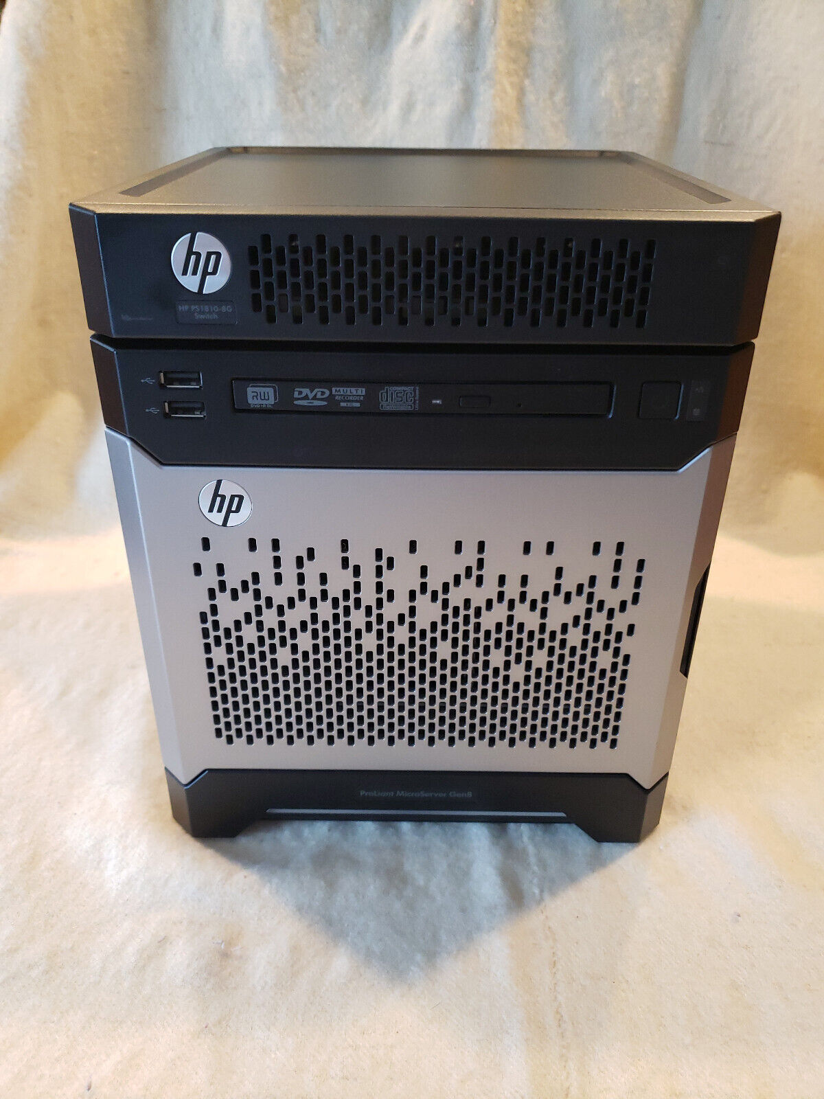 HP ProLiant MicroServer Gen8 Xeon E3-1220L v2 8GB RAM w Caddies & 8-Port Switch