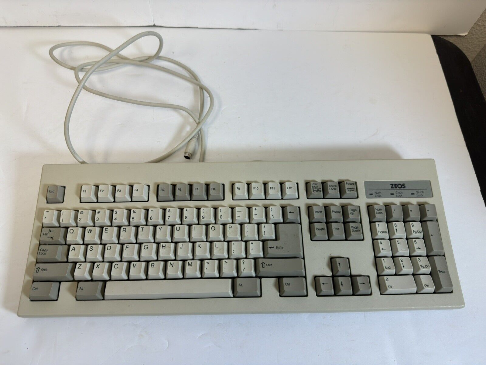 ZEOS Vintage Keyboard RT101+ 120439-101 Rev b