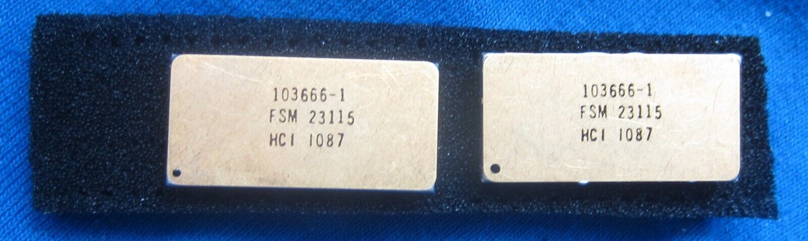 Two Vintage Gold 18 Pin DIP HC11087 FSM23115 103666-1