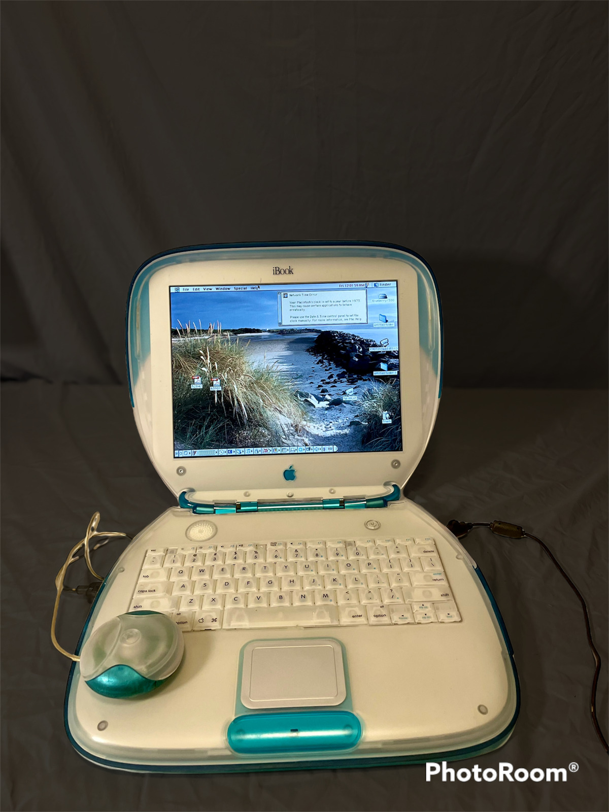 Vintage Apple Macintosh  Blueberry iBook G3 Clamshell 1999