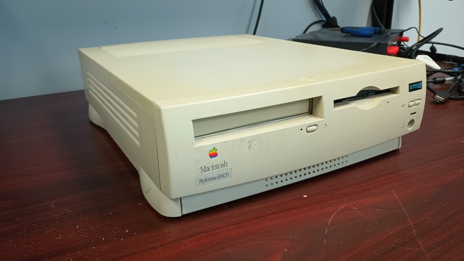 Vintage Apple Macintosh Performa 631CD Computer M3076 Boots, No HDD/OS #95
