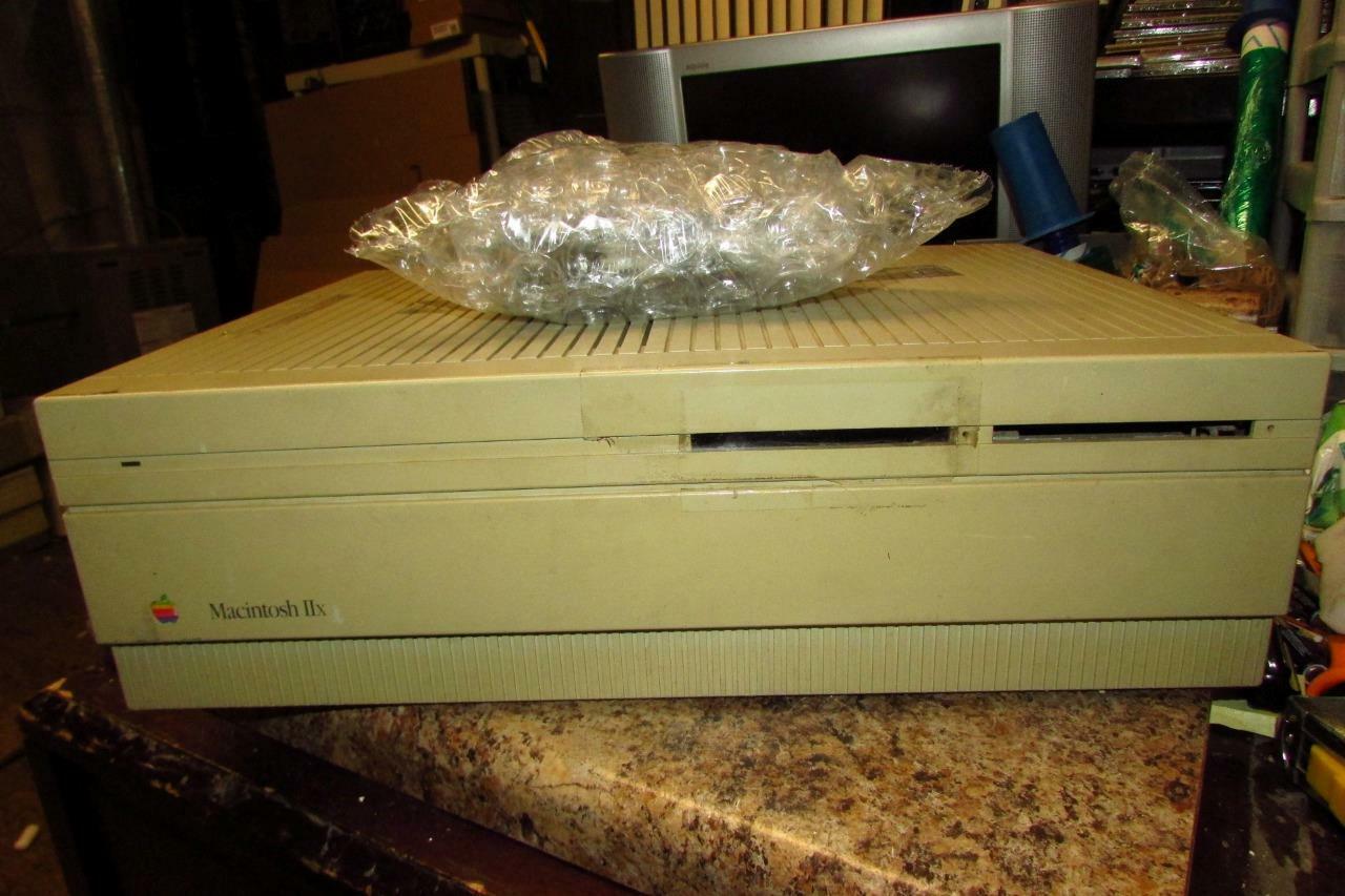 Vintage Apple Macintosh / Mac IIx Personal Computer PC - As Is, Powers On