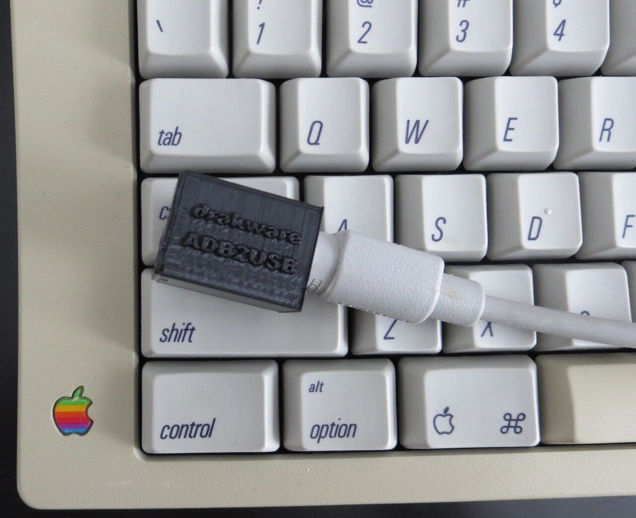 Drakware ADB2USB - vintage Apple ADB to USB keyboard adapter