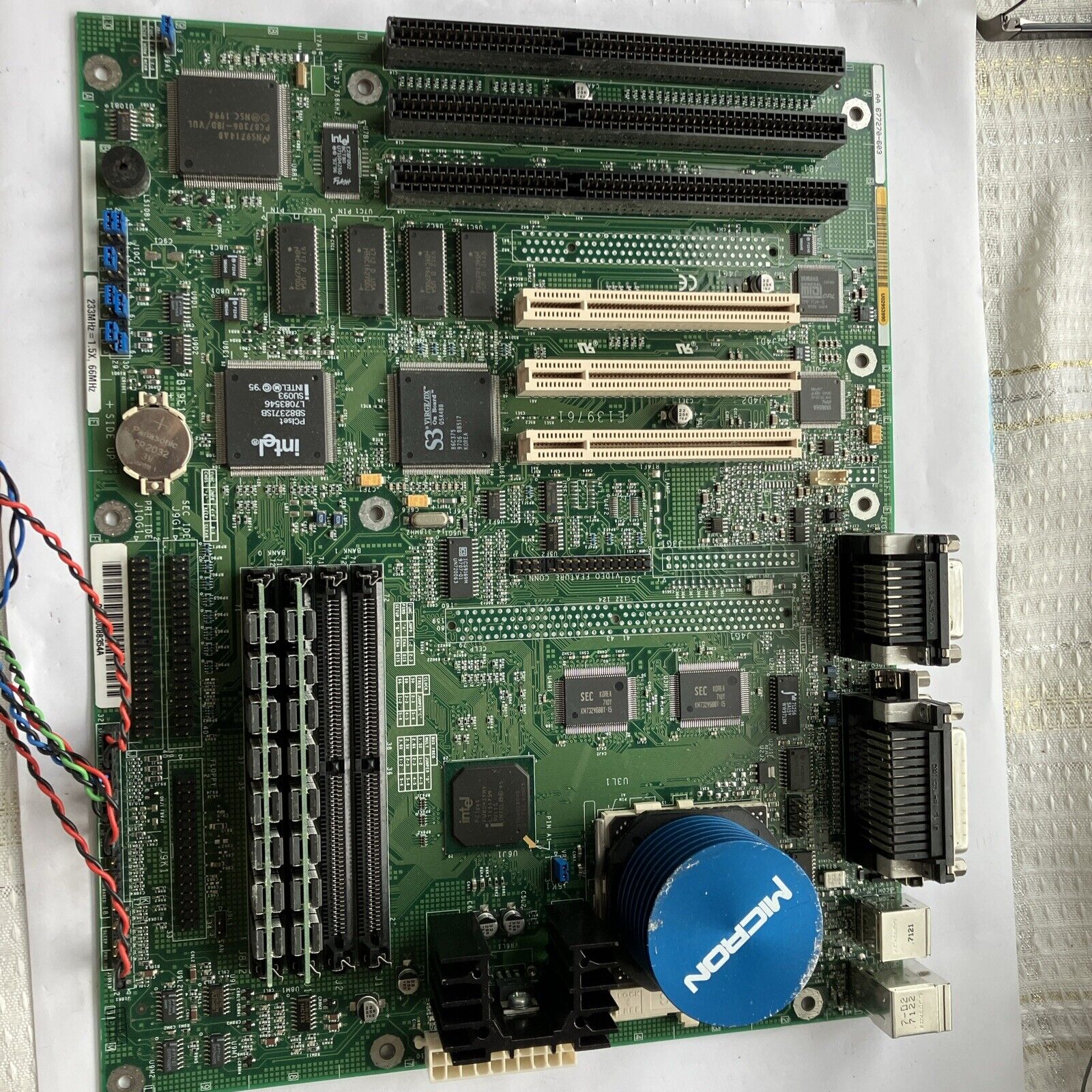 Motherboard Intel AA 677270–603 Socket 7 w/ Processor vintage computer See Pic￼