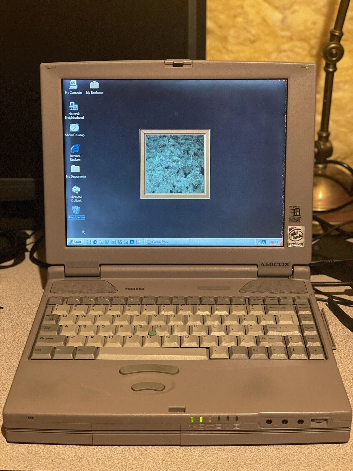 Vintage Toshiba Satellite Pro 440CDX Windows 95 Pentium 133MHz 48MB RAM 4GB HDD
