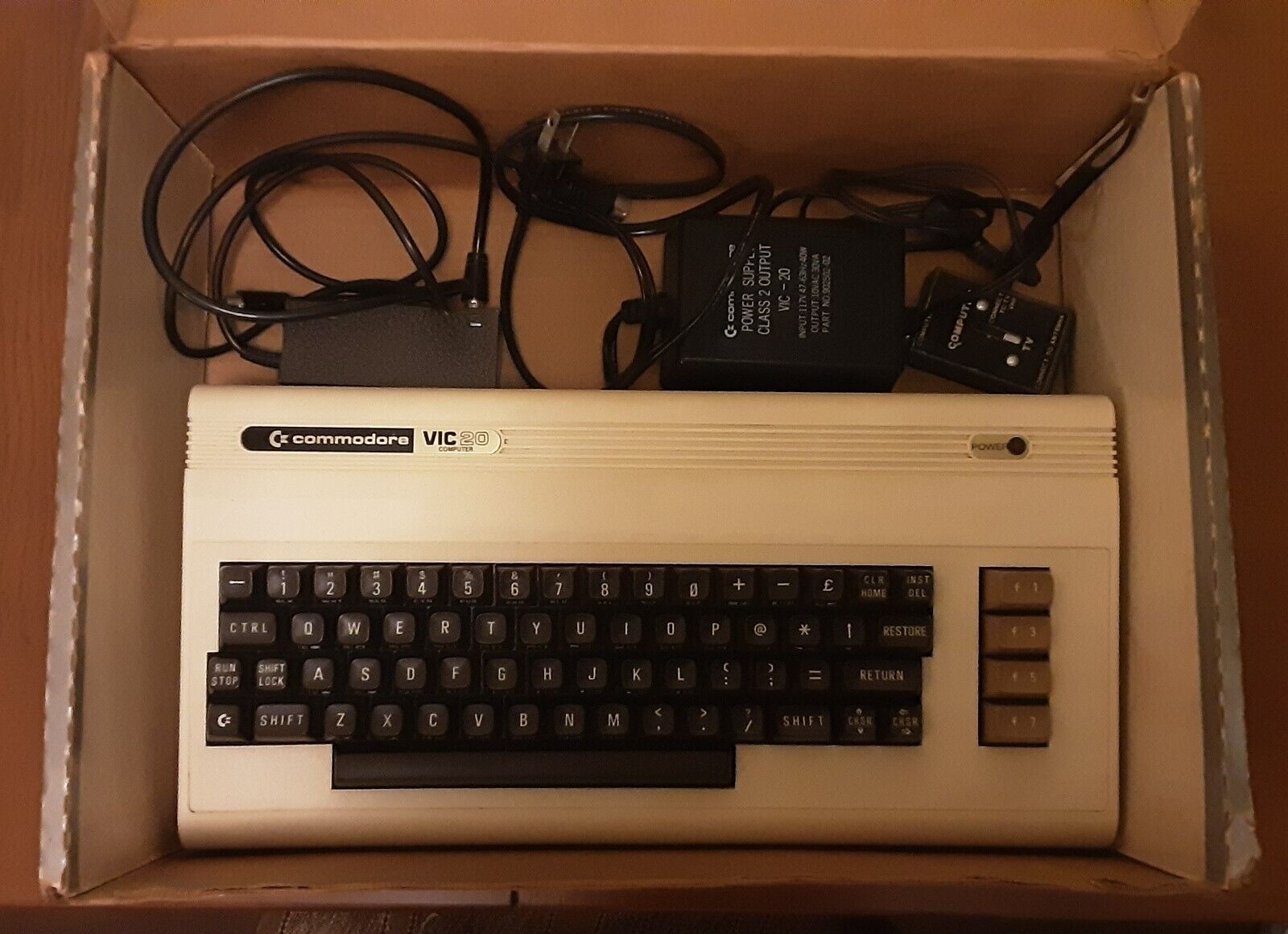 COMMODORE VIC- 20 COMPUTER SYSTEM WITH POWER CORD