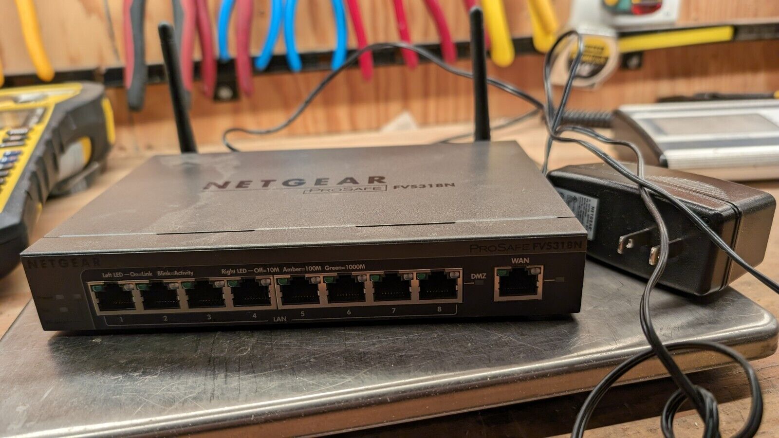 NETGEAR ProSAFE FVS318N 8-Port Wireless-N VPN Firewall