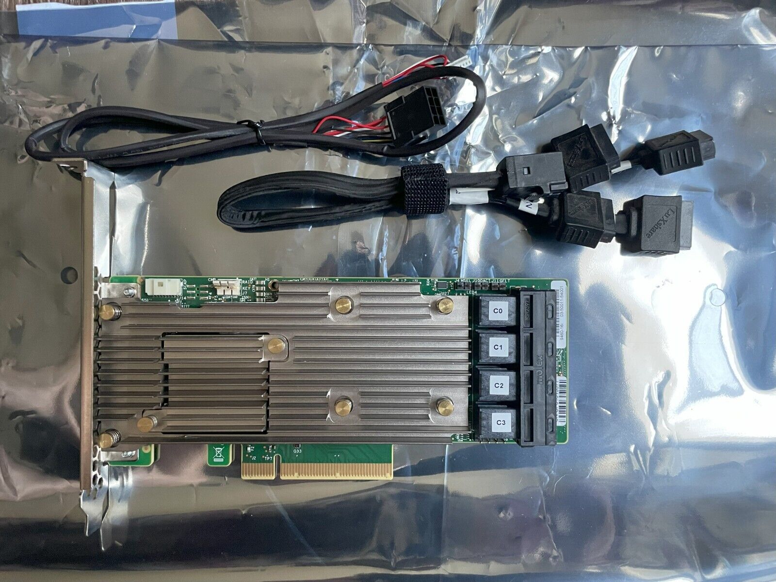 Dell/Broadcom 9460-16i Tri-Mode PCIe RAID Controller Card DP/N: 042PDX Grade A