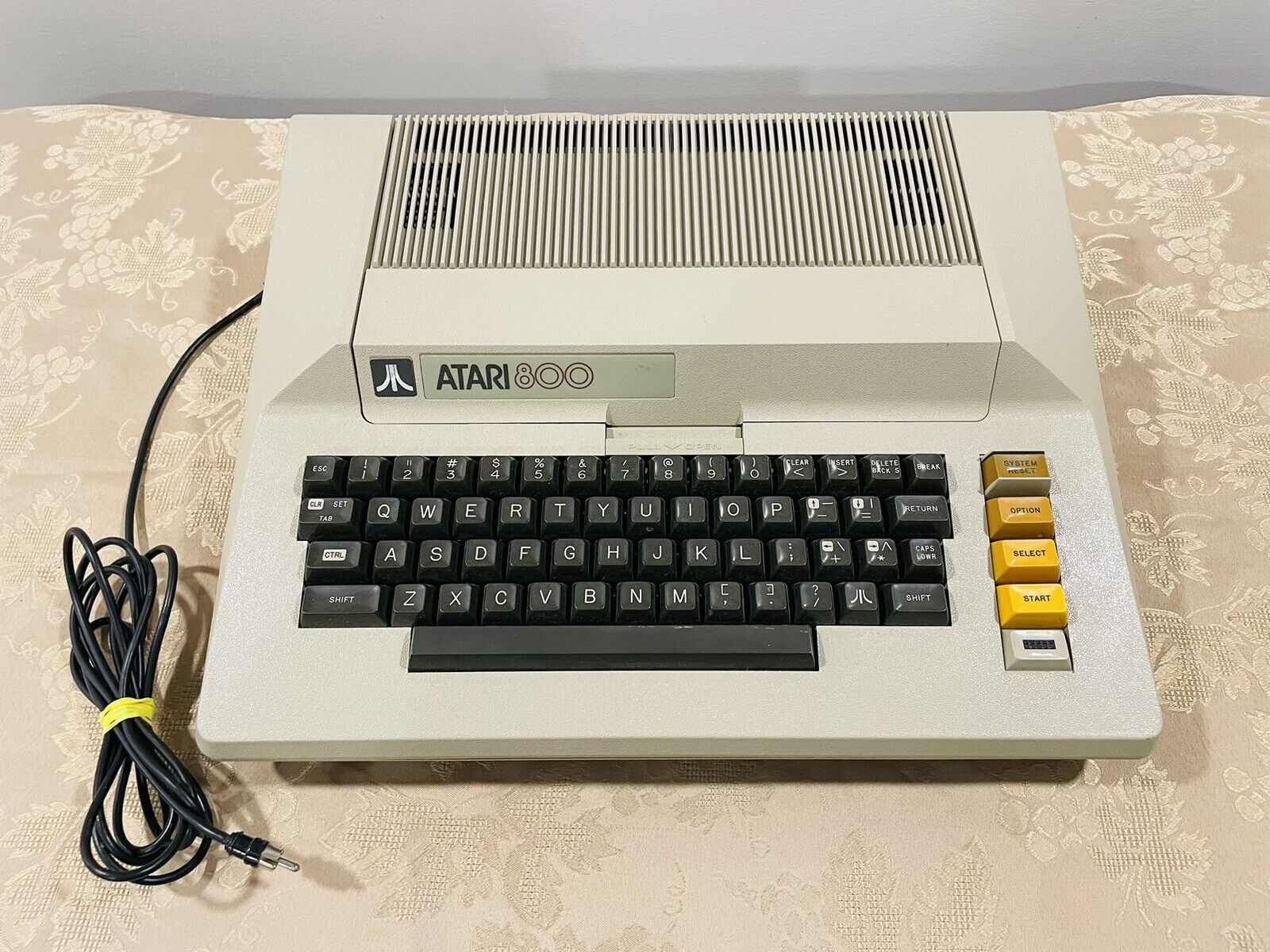 Vintage Atari 800 Computer - Near Mint With Atari Dust Cover **Not Tested**