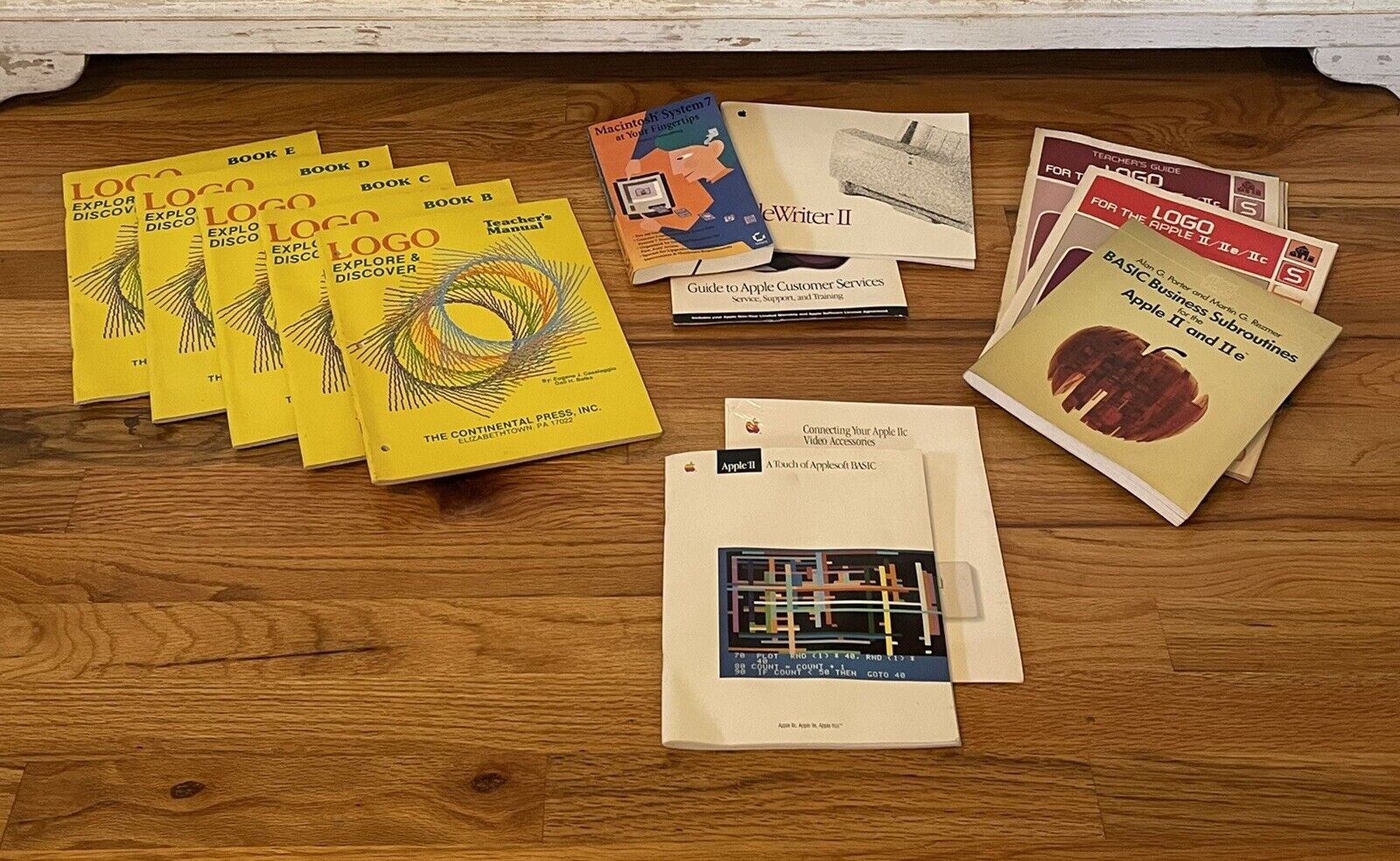 Assorted Lot of Vintage Apple Computer Manuals and Documentation