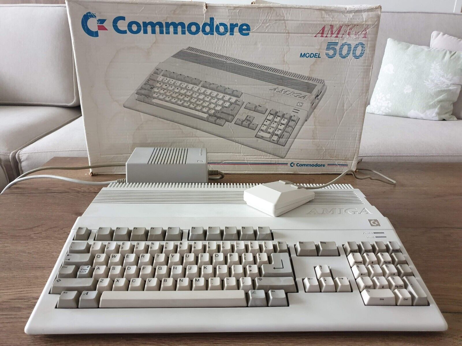 Commodore Amiga 500 + tank mouse + power supply + original box