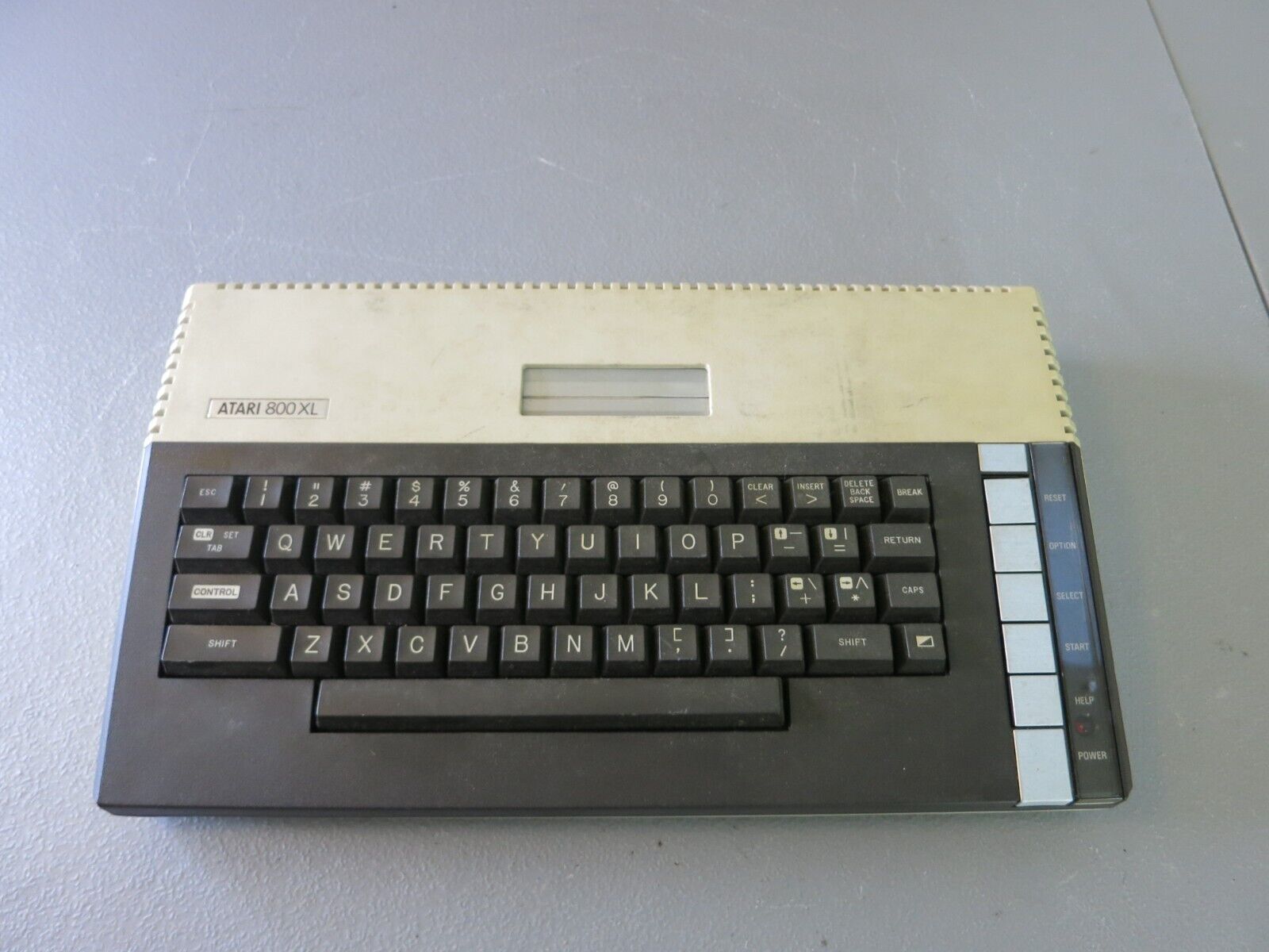 Vintage Atari 800XL Computer READ DESCRIPTION