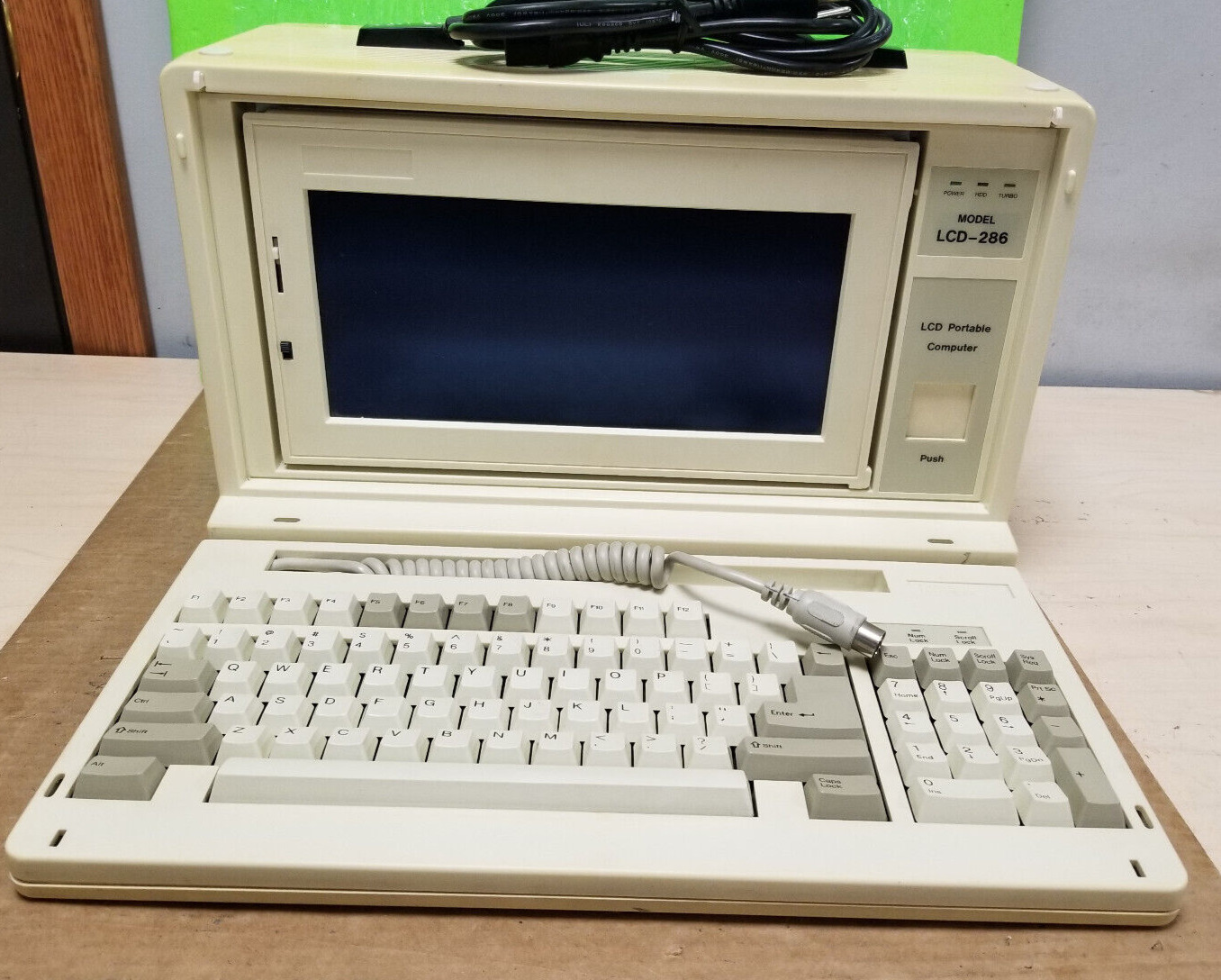 PARTS VINTAGE RETRO COLLECTIBLE LCD PORTABLE COMPUTER W/KEYBOARD LCD-286 #J1855