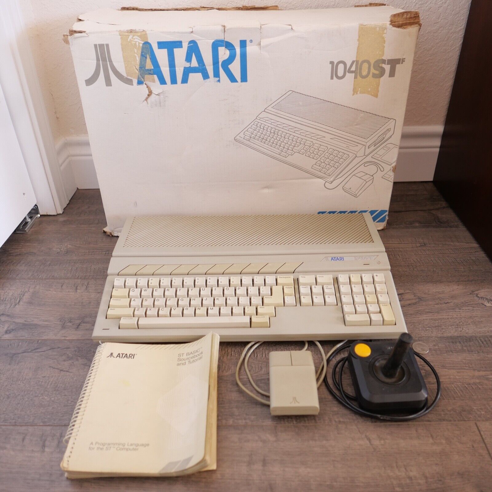 Vintage Atari 1040ST f Computer w/ Box , Mouse , Gemstik , Source Book 