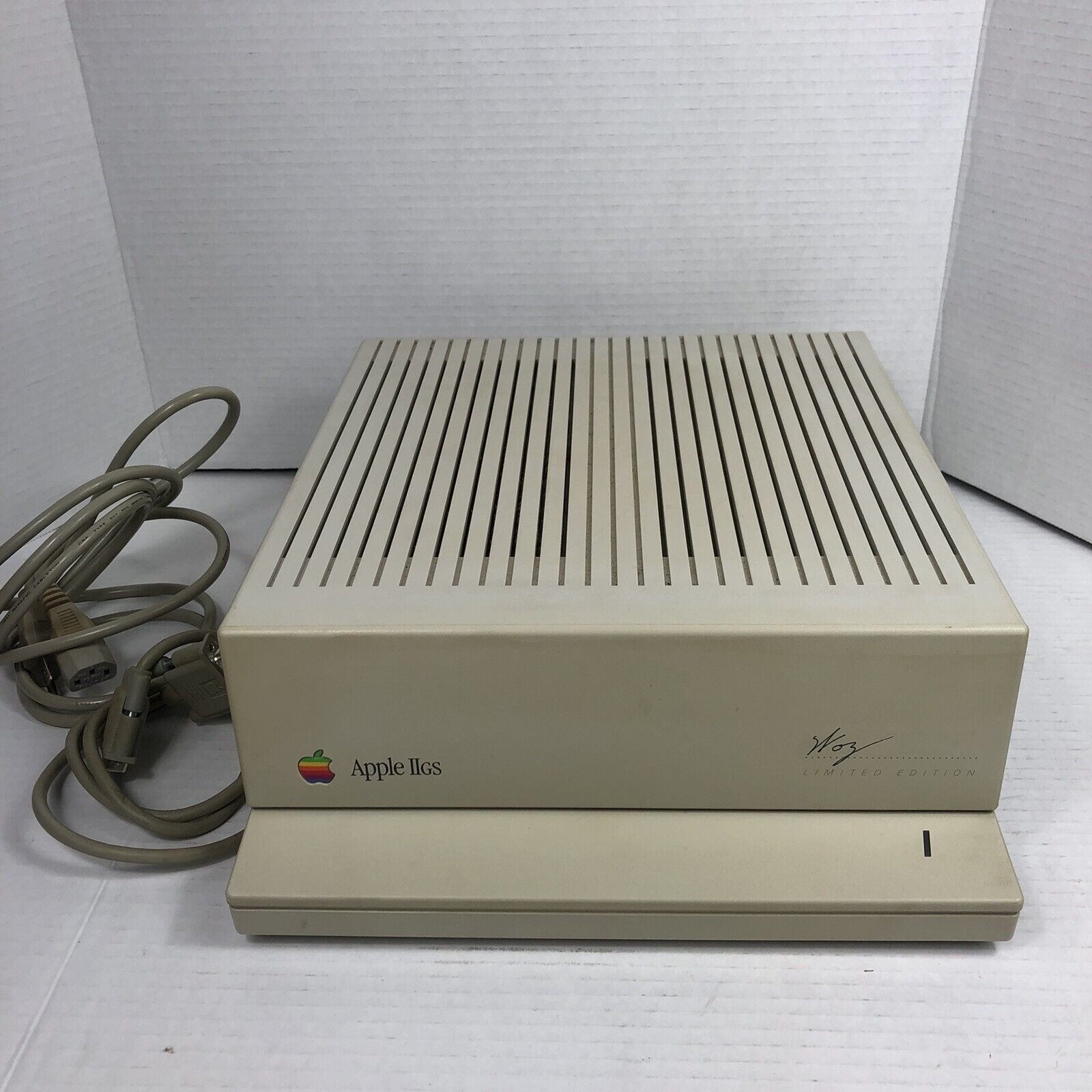 Vintage Apple IIGS Computer A2S6000 Woz Limited Edition - Powers On Untested