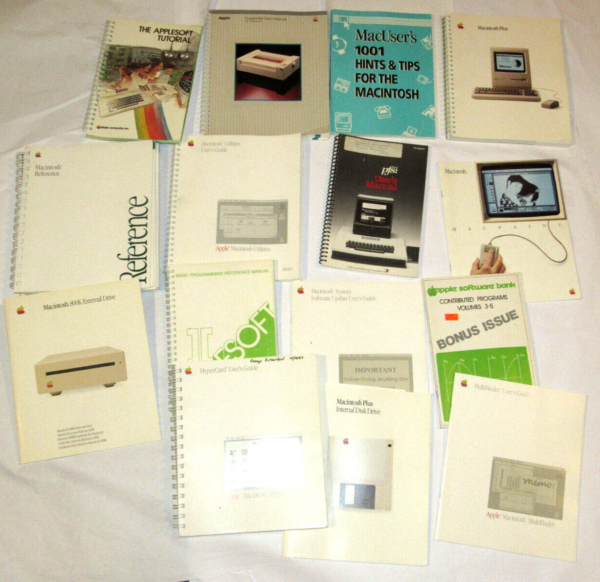 15 VINTAGE 1980s APPLE COMPUTER REFERENCES/MANUALS/MACINTOCH/GUIDES/TUTORIAL/+++