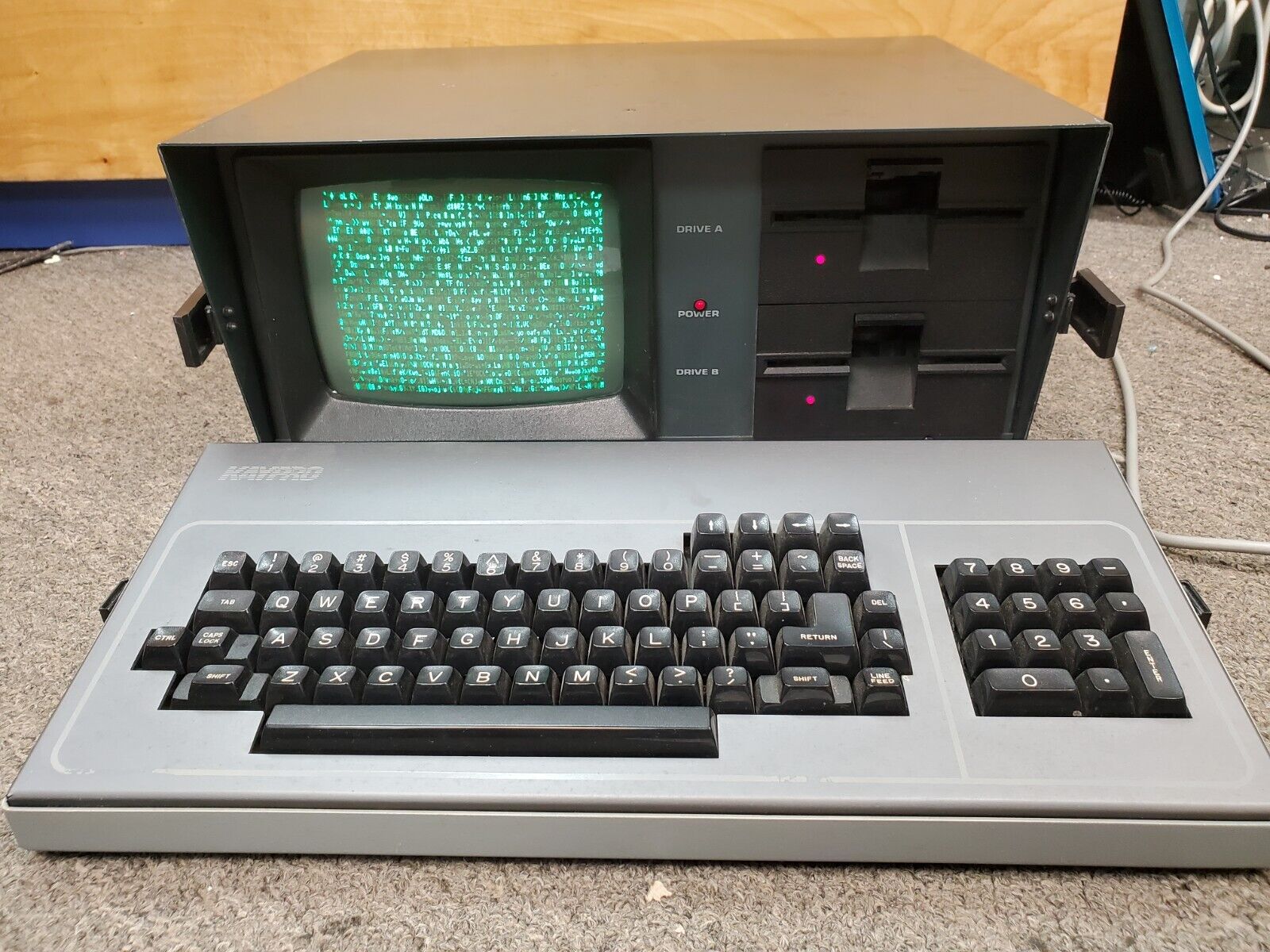 Vintage Kaypro 4 Portable Computer with Keyboard and Cable Powers On As Is