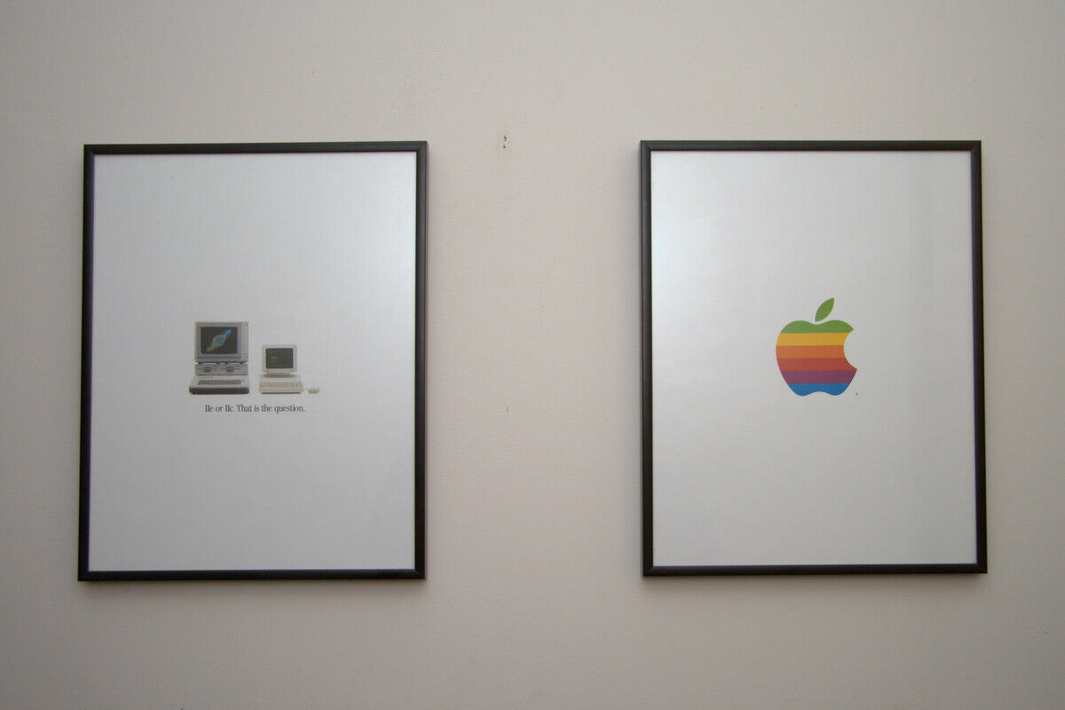 Vintage Apple poster: IIe or IIc That is the Question //e or //c 