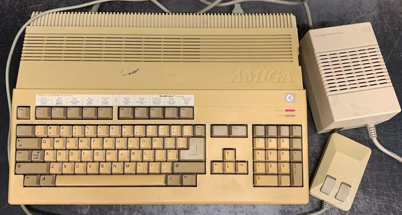 Commodore Amiga 500 (A500) keyboard, mouse and power supply W/ original Box