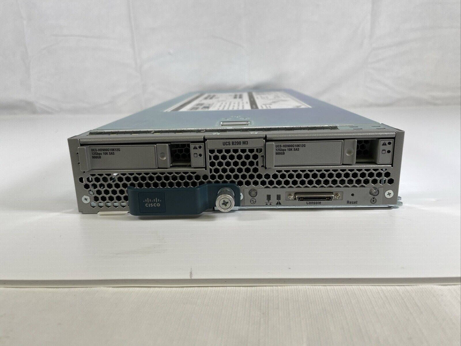 Cisco UCS-B200-M3 Blade Server 2x Xeon E5-2650 @ 2.0GHz 64GB RAM 2x 900GB HDD