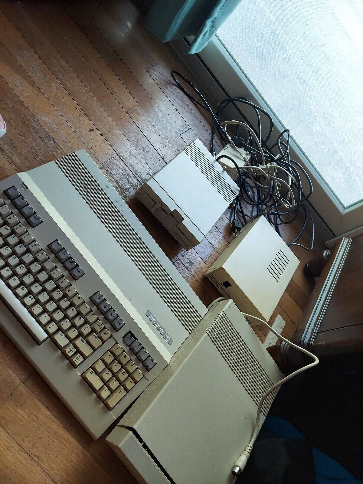 Commodore 128 Computer Everything Seen Included With Games. 