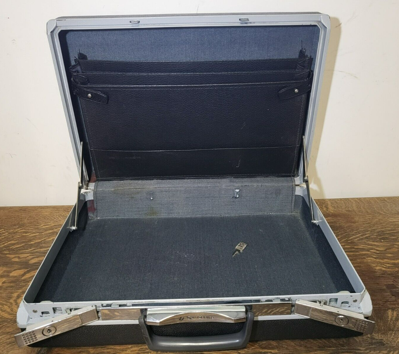 Vintage Samsonite Hard Shell Black Briefcase Attaché 18\