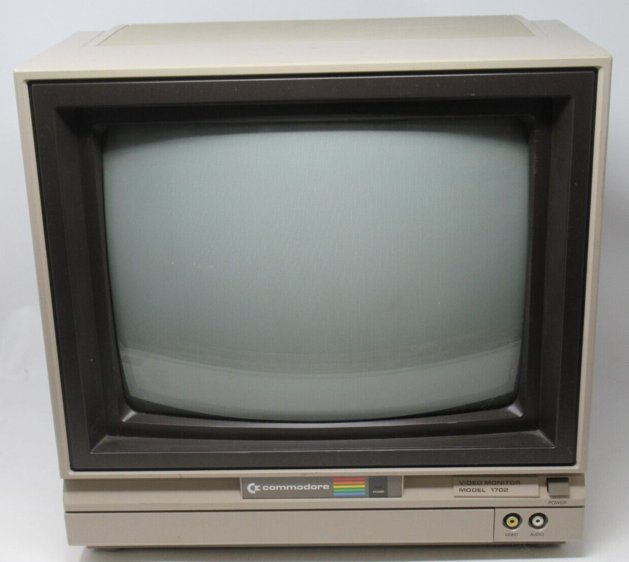 VINTAGE COMMODORE CRT COLOR VIDEO MONITOR 1702, BUILT-IN SPEAKERS RETRO GAMING