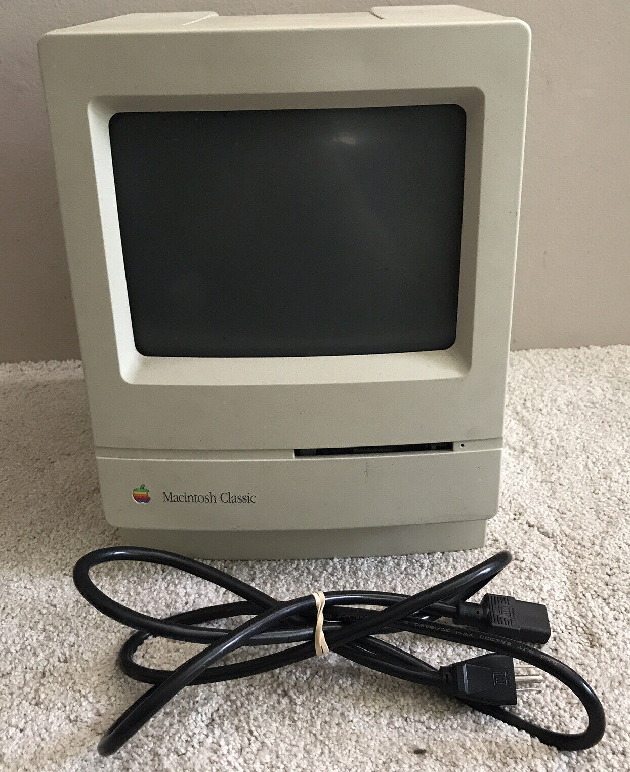 Apple Macintosh Classic Vintage Computer M0420 from 1990 (Powers on - AS-IS)