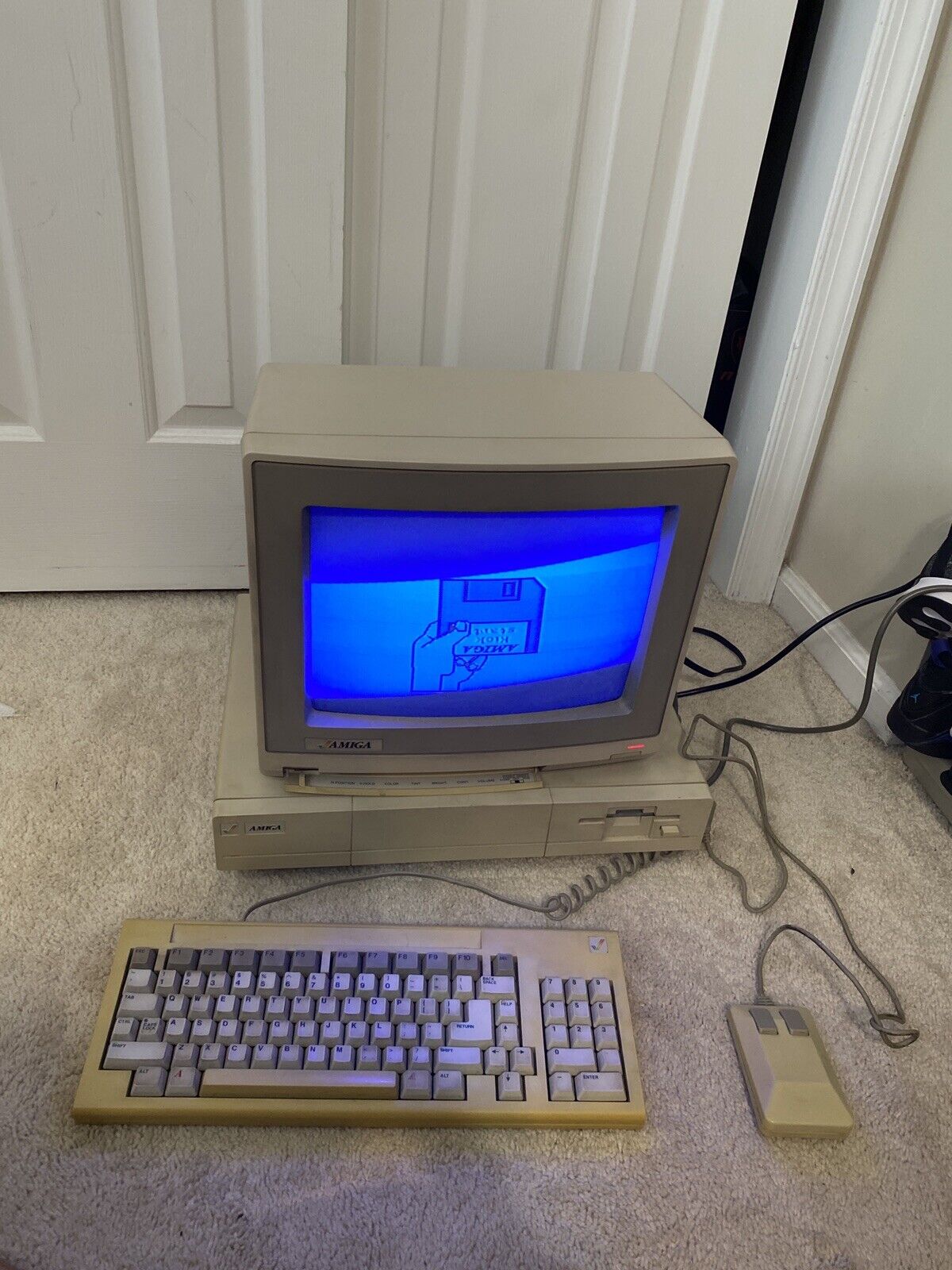 Commodore Amiga 1000 with 1080 Monitor, Keyboard, Mouse READ