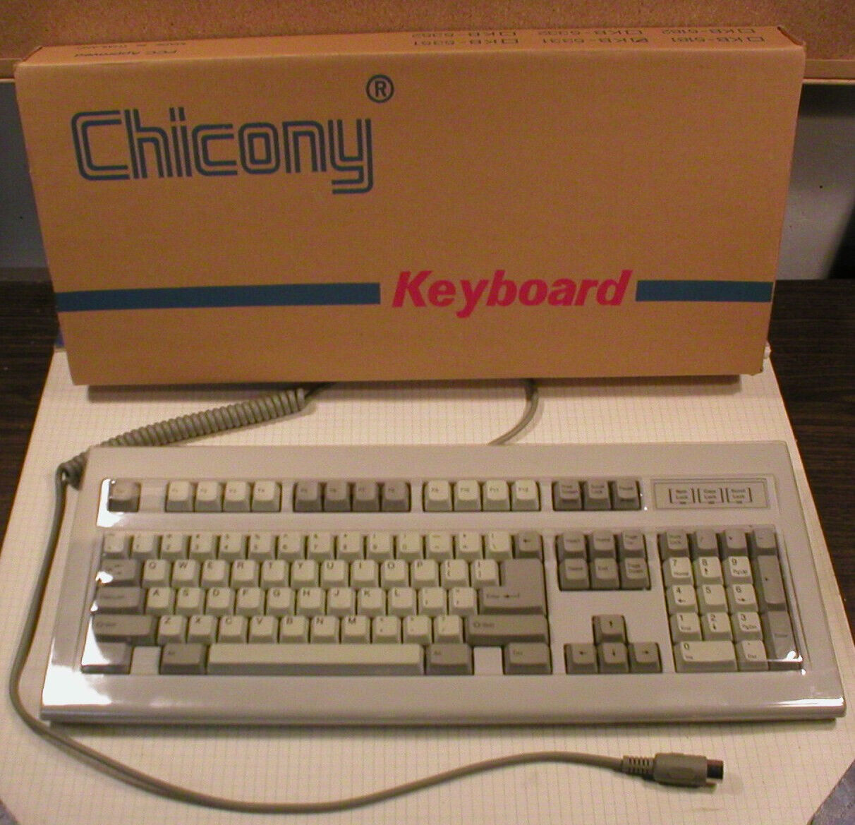 Vintage Chicony brand 5-Pin AT Keyboard Model KB-5331 (Used and Tested) w/ Box