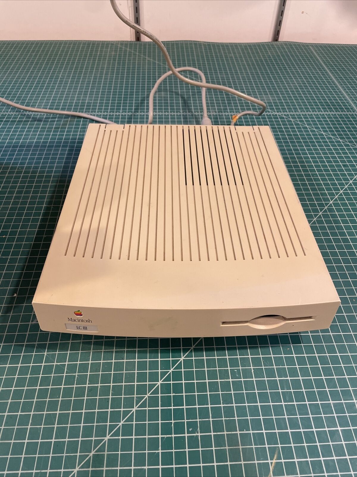 Vintage 1993 Apple Macintosh LC III Computer