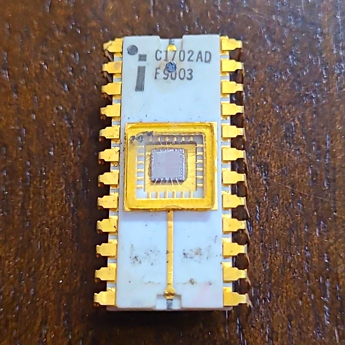 Intel C1702AD White ceramic vintage collectable chip  ALL LEGS INTACT (BO)