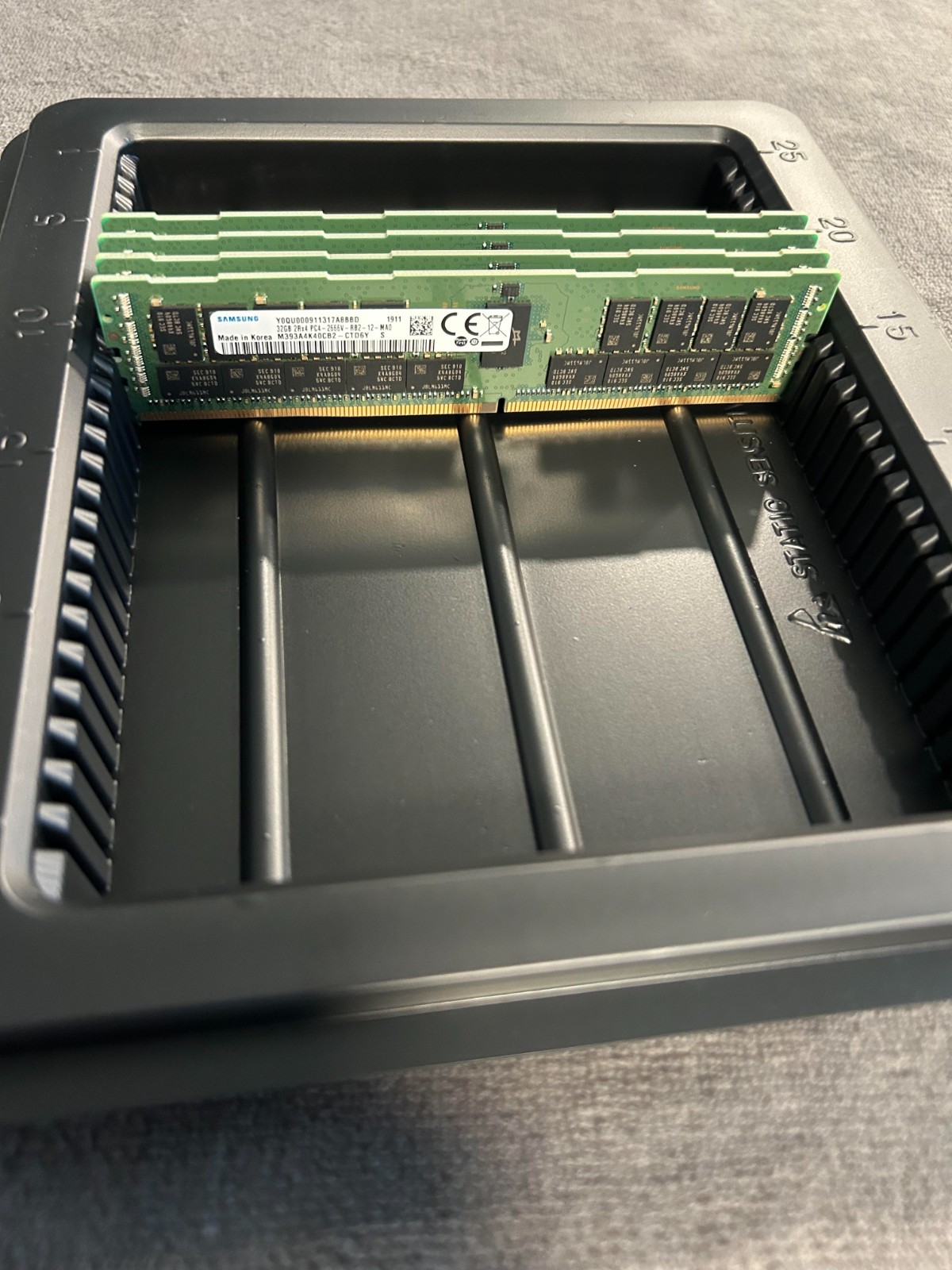 128 GB SAMSUNG  (4X32GB) 2RX4 PC4-2666V DDR4 MEMORY