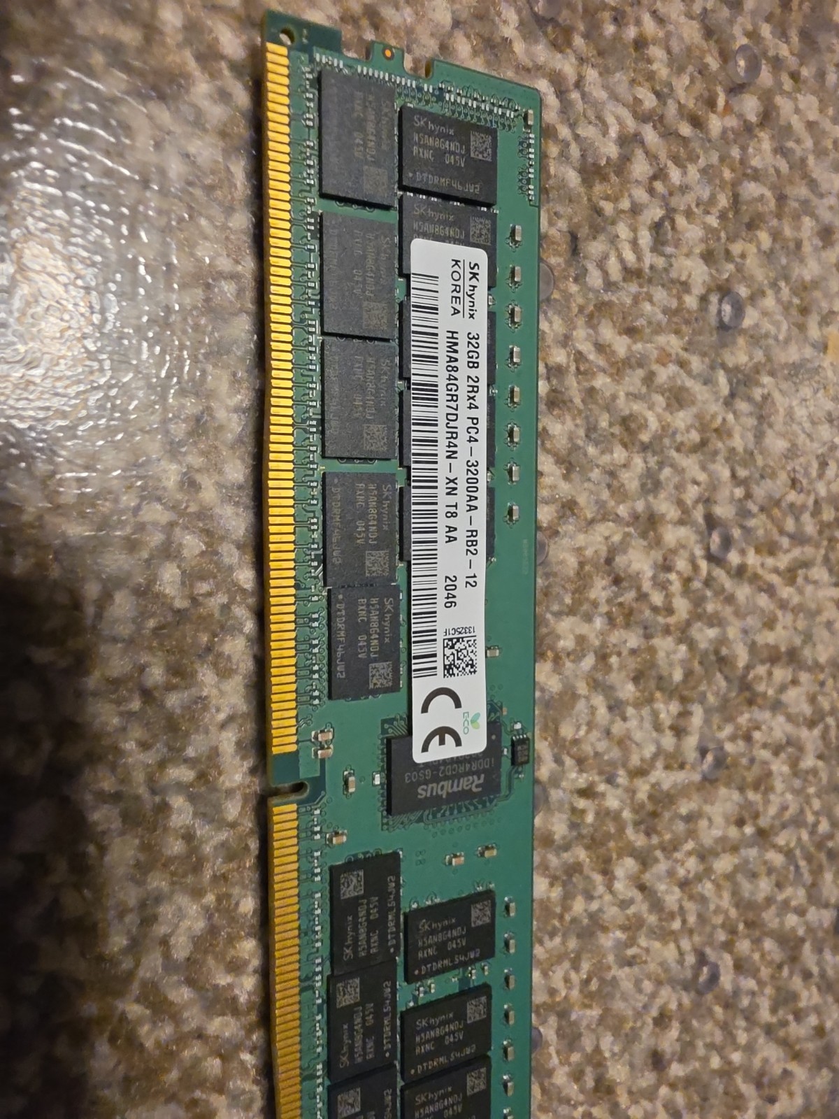 SK hynix 32GB PC4-25600 DDR4-3200 Memory - HMAA4GR7AJR8N-XN SK hynix 32GB PC4-25600 DDR4-3200 Memory - HMAA4GR7AJR8N-XN