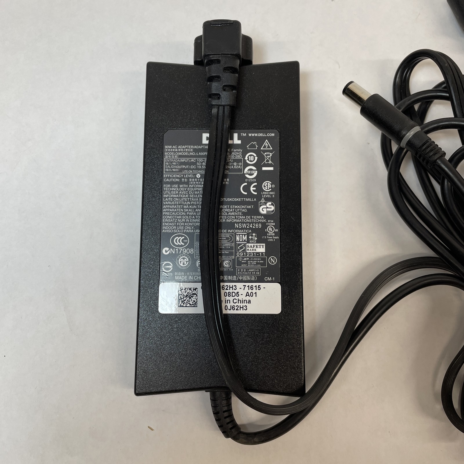 Dell OEM 90W 7.4mm 19.5V 4.62A Big Barrel AC Adapter Mixed Model B Grade Dell OEM 90W 7.4mm 19.5V 4.62A Big Barrel AC Adapter Mixed Model B Grade