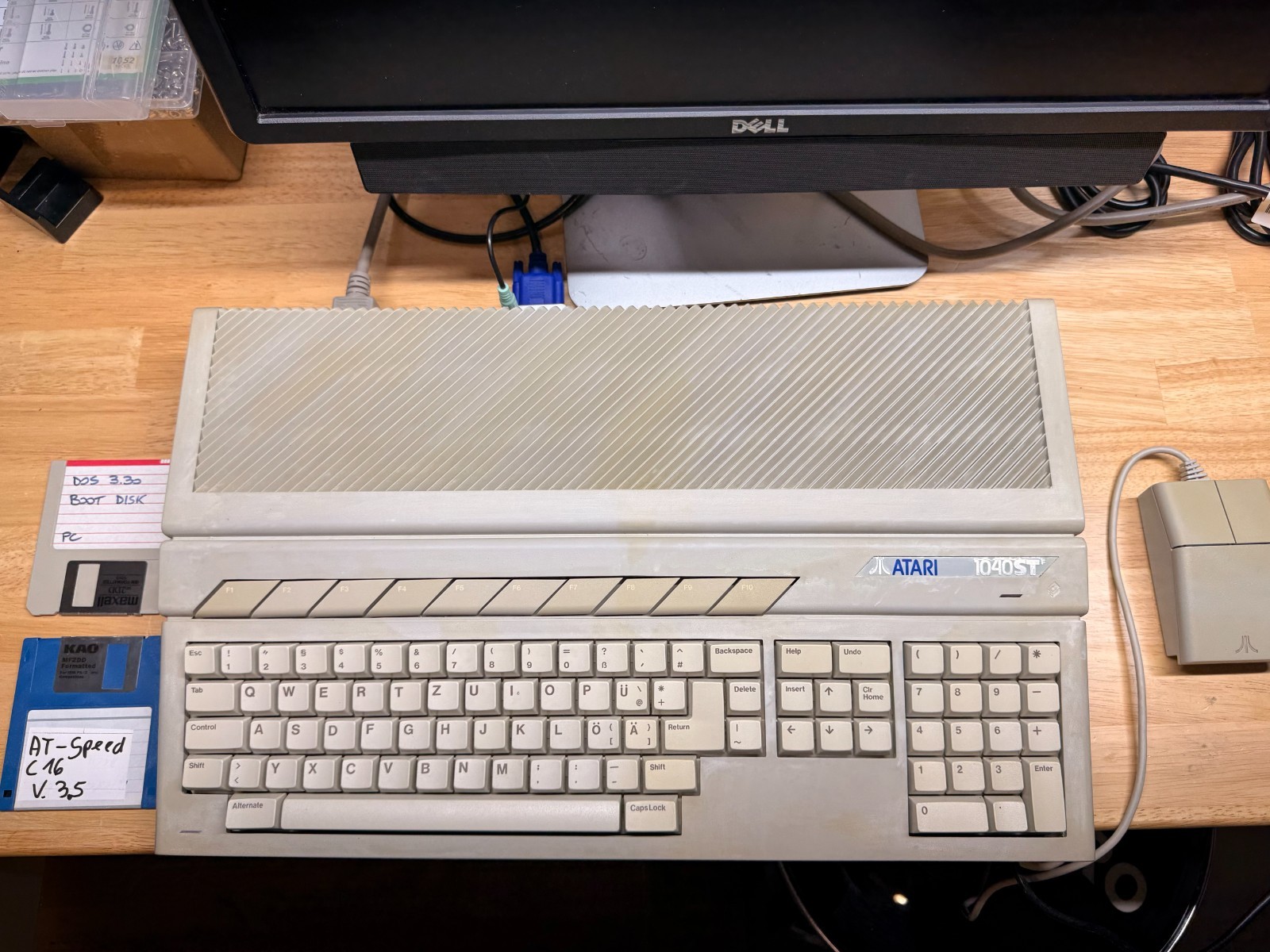 Atari 1040 ST F (from Germany) with AT-Speed C16 Rev.2 and mouse Atari 1040 ST F (from Germany) with AT-Speed C16 Rev.2 and mouse