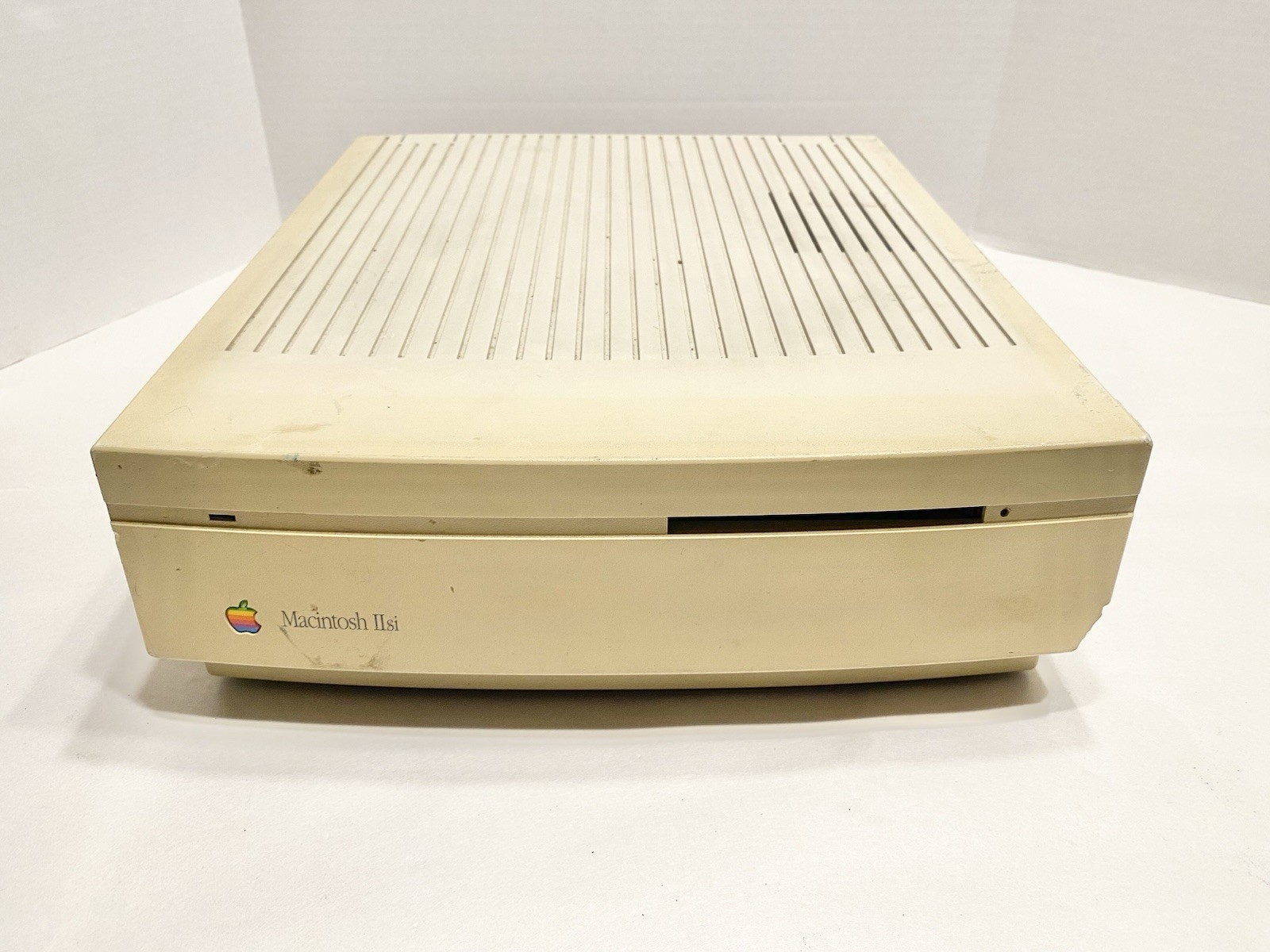 Vintage Apple Macintosh IIsi Desktop Computer  FOR PARTS OR REPAIR