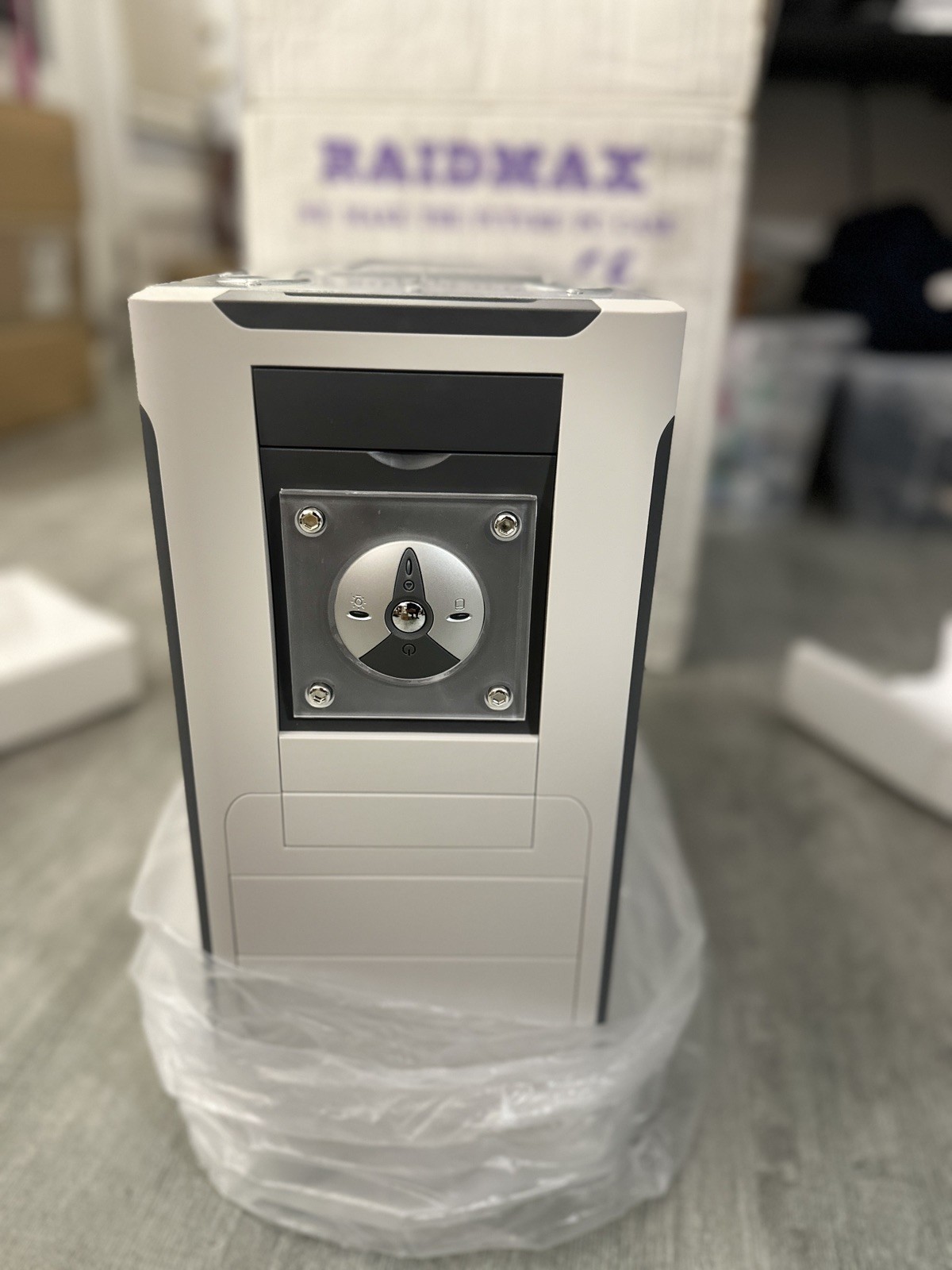 Vintage Raidmax ATX-278WU Mid Tower PC Case White Retro Sleeper Front USB NOS 