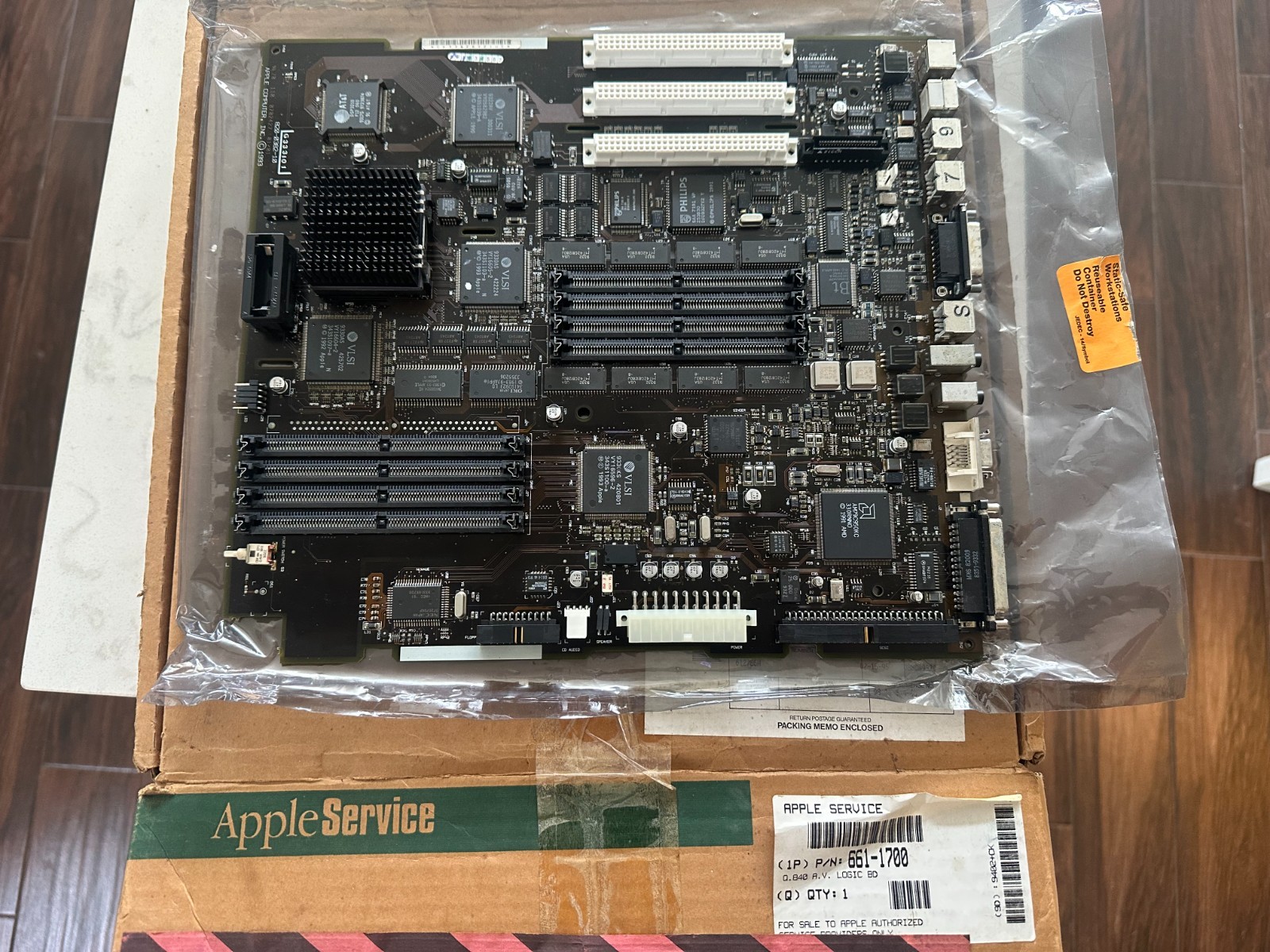 Vintage Macintosh Quadra 840AV Logic Board in Apple Service Box READ Vintage Macintosh Quadra 840AV Logic Board in Apple Service Box READ